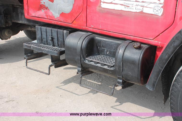 image for item H3737 1983 International S1954 CrewCab dump truck