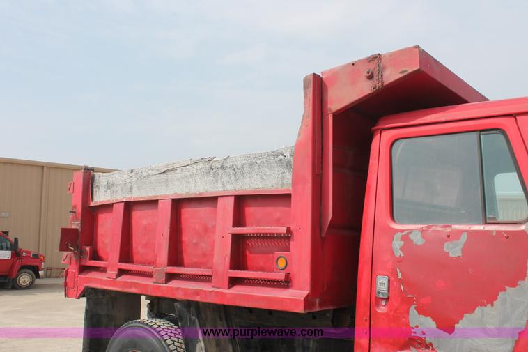 image for item H3737 1983 International S1954 CrewCab dump truck