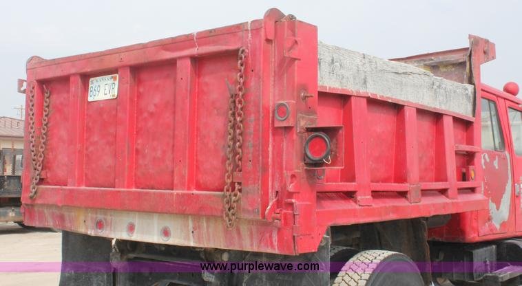 image for item H3737 1983 International S1954 CrewCab dump truck