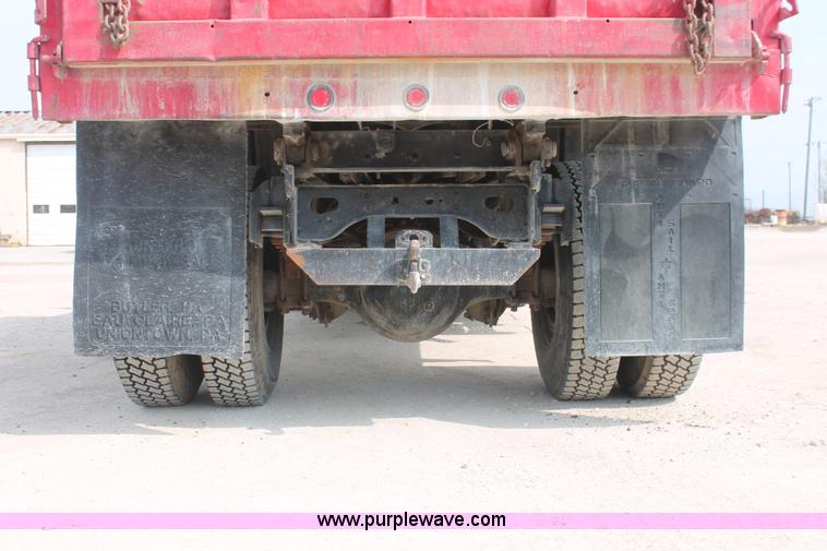 image for item H3737 1983 International S1954 CrewCab dump truck