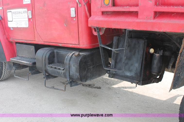 image for item H3737 1983 International S1954 CrewCab dump truck