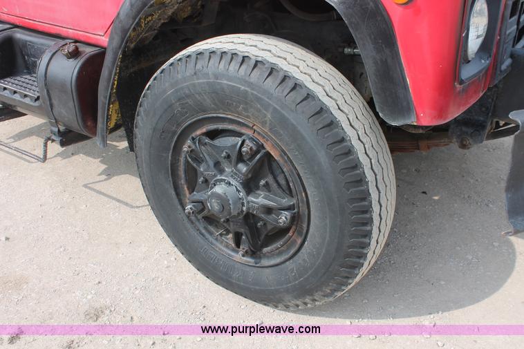 image for item H3737 1983 International S1954 CrewCab dump truck