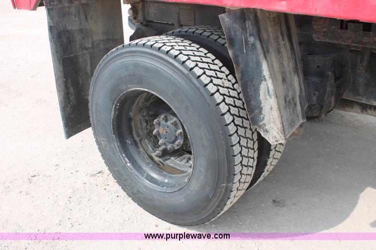 image for item H3737 1983 International S1954 CrewCab dump truck