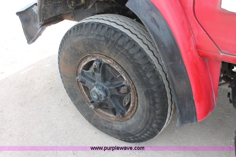 image for item H3737 1983 International S1954 CrewCab dump truck