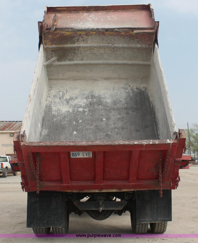 image for item H3737 1983 International S1954 CrewCab dump truck