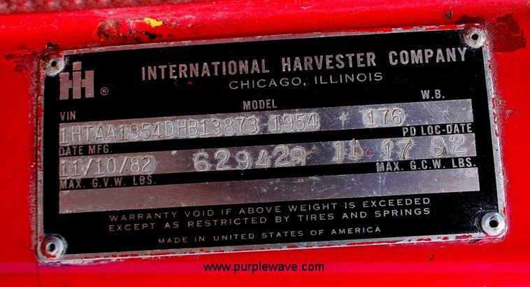 image for item H3737 1983 International S1954 CrewCab dump truck