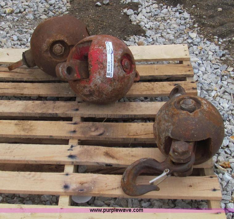 image for item O9170 (3) cable crane balls
