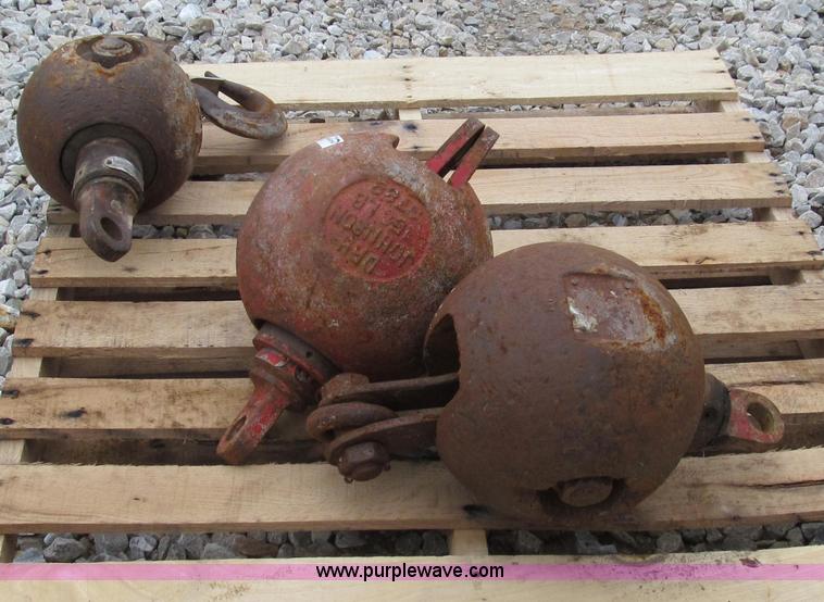 image for item O9170 (3) cable crane balls