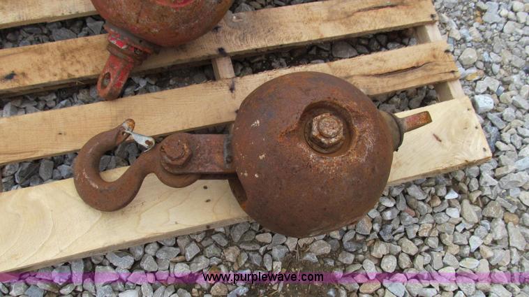 image for item O9170 (3) cable crane balls