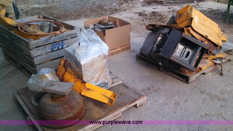 image for item V9952 Assorted Volvo A30 parts