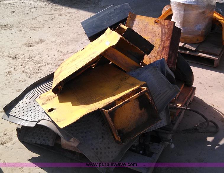 image for item V9952 Assorted Volvo A30 parts