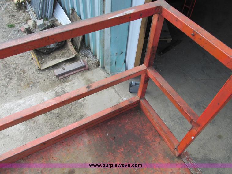 image for item V9960 Portable scaffolding