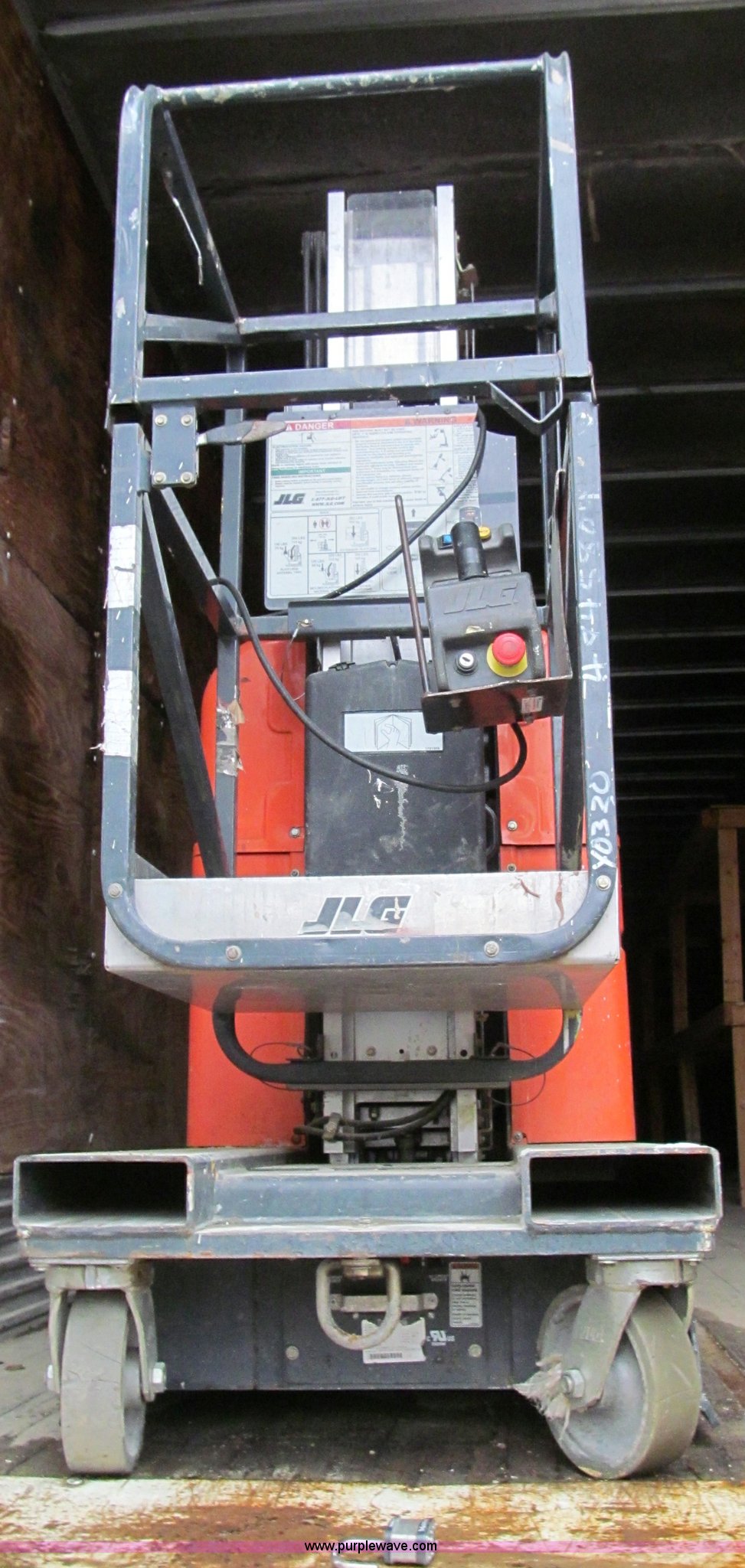 2004 JLG 20DVL one man lift in Pleasant Valley, MO Item E5859 sold