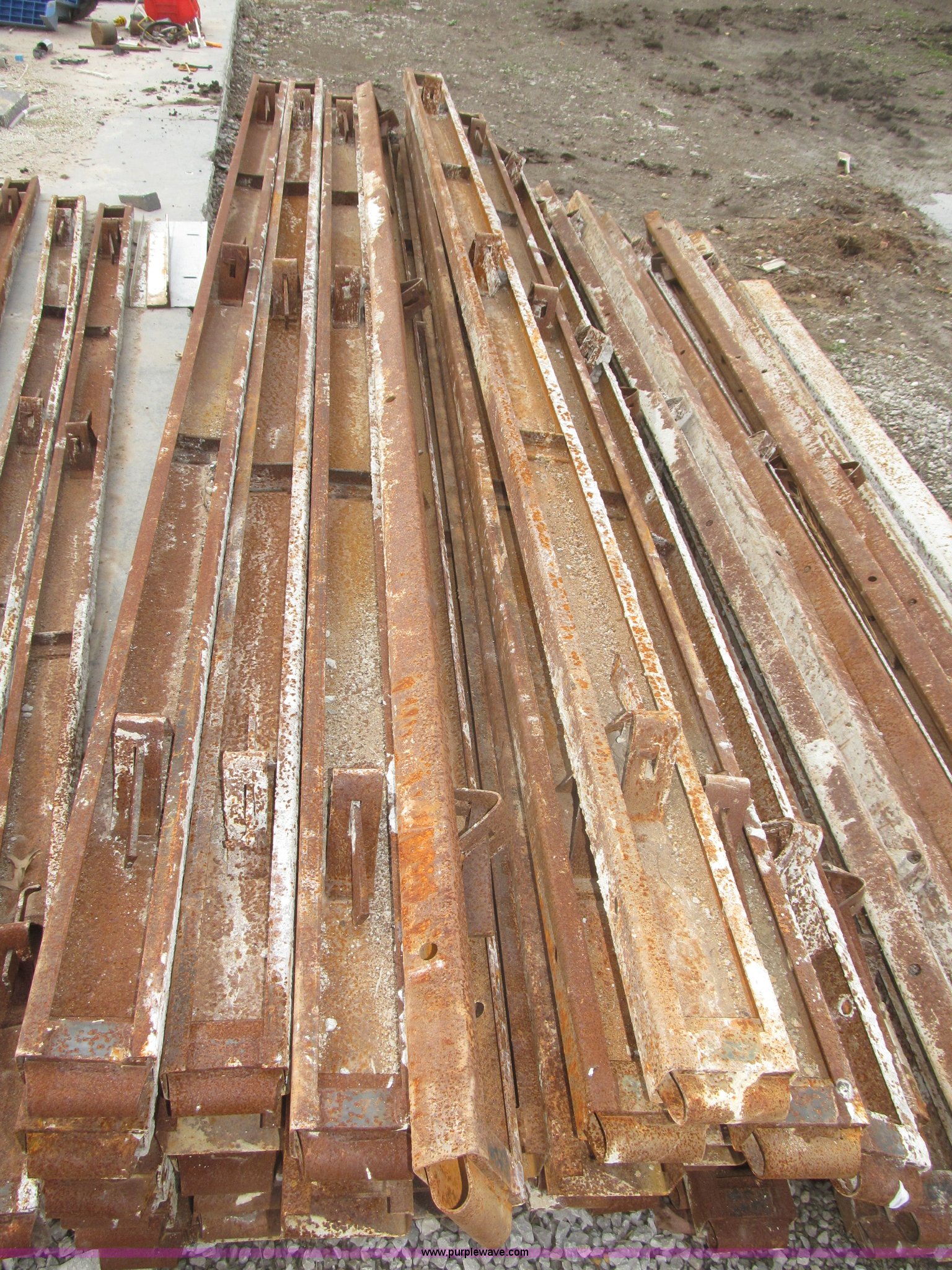 64-steel-10-l-x-4-w-concrete-paving-forms-in-falls-city-ne-item