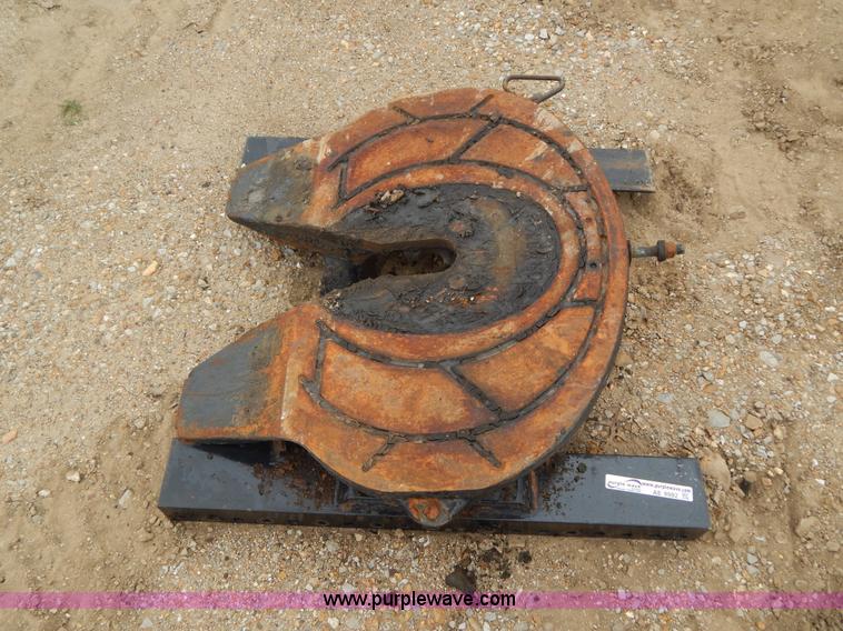 Fifth wheel semi hitch in Sedalia, MO Item AE9982 sold Purple Wave