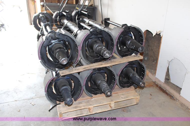 image for item AJ9570 (6) Meritor truck and trailer axle with brake shoes