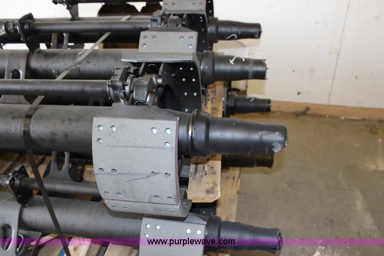 image for item AJ9570 (6) Meritor truck and trailer axle with brake shoes