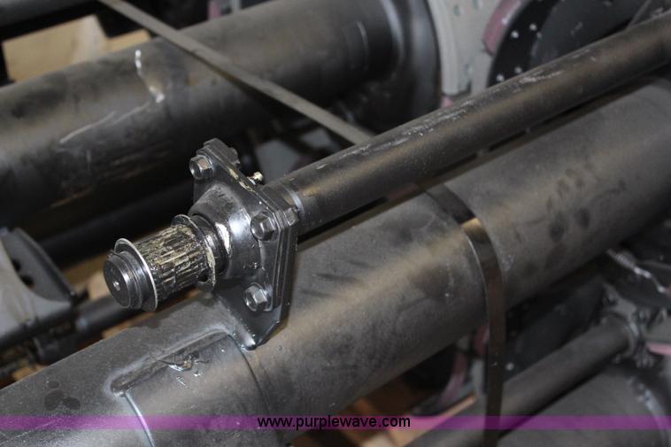 image for item AJ9570 (6) Meritor truck and trailer axle with brake shoes