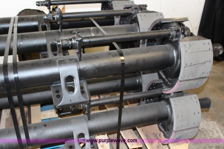 image for item AJ9570 (6) Meritor truck and trailer axle with brake shoes