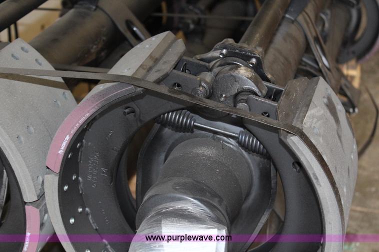 image for item AJ9570 (6) Meritor truck and trailer axle with brake shoes