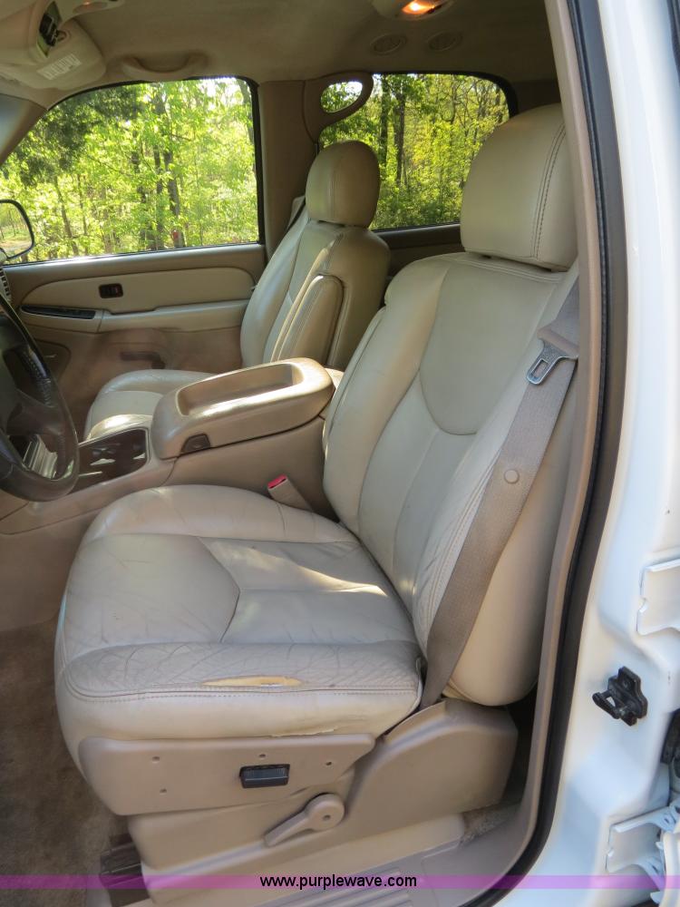 image for item B4752 2003 Chevrolet Tahoe Z71 SUV