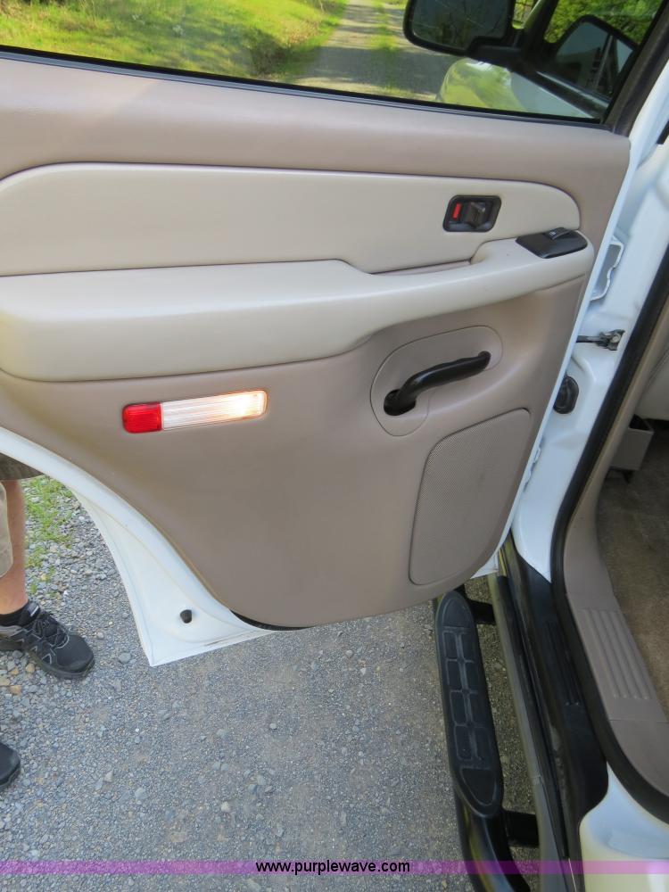 image for item B4752 2003 Chevrolet Tahoe Z71 SUV