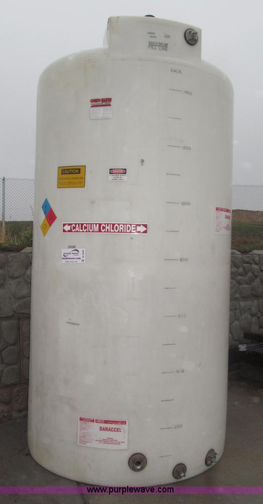 image for item B5468 1,500 gallon vertical poly storage tank