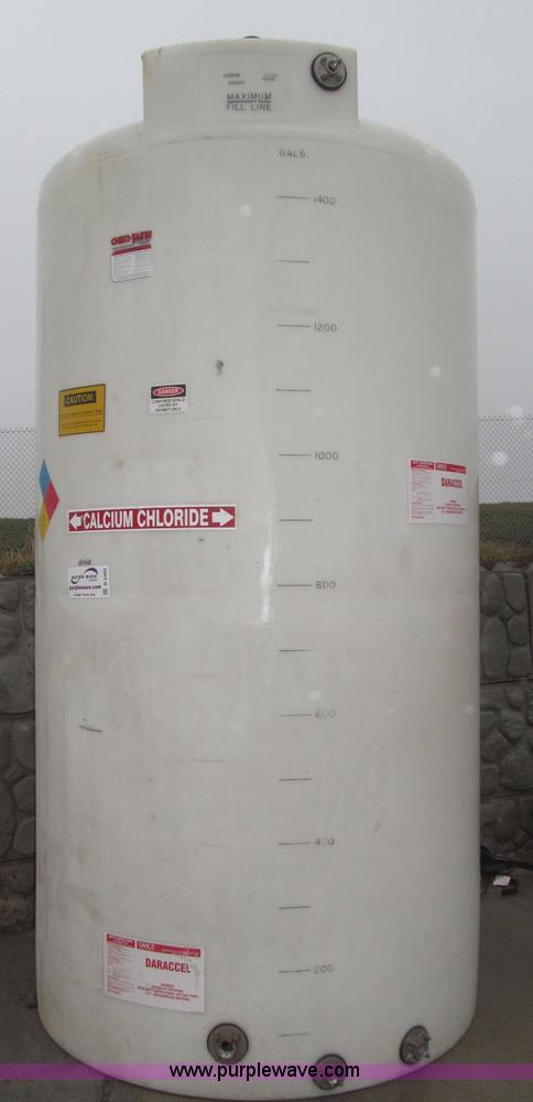 image for item B5468 1,500 gallon vertical poly storage tank
