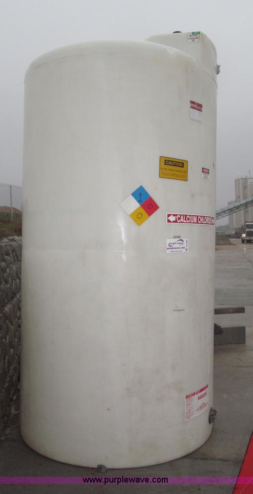 image for item B5468 1,500 gallon vertical poly storage tank