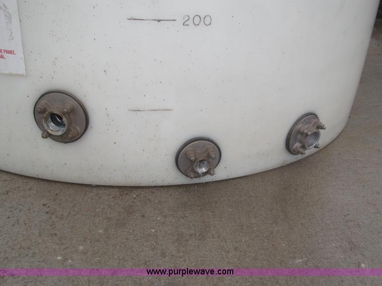image for item B5468 1,500 gallon vertical poly storage tank