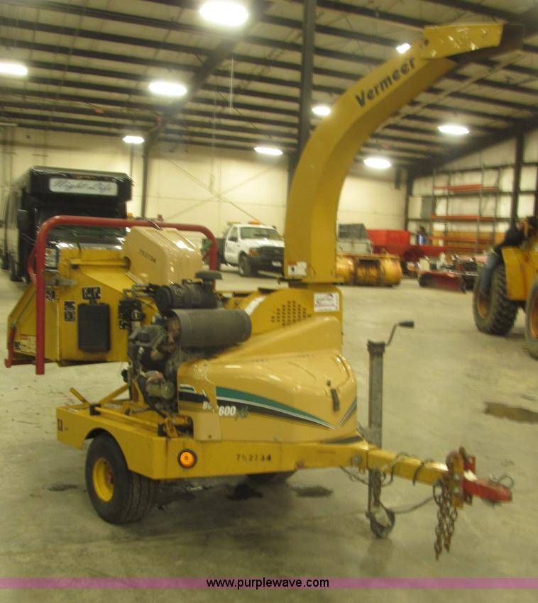 image for item B5471 2005 Vermeer 6" brush chipper