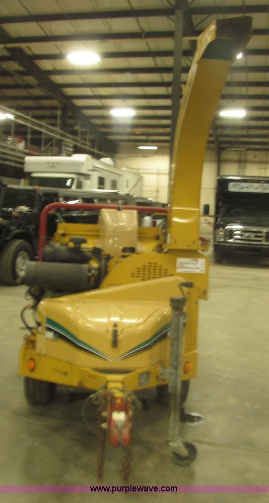 image for item B5471 2005 Vermeer 6" brush chipper