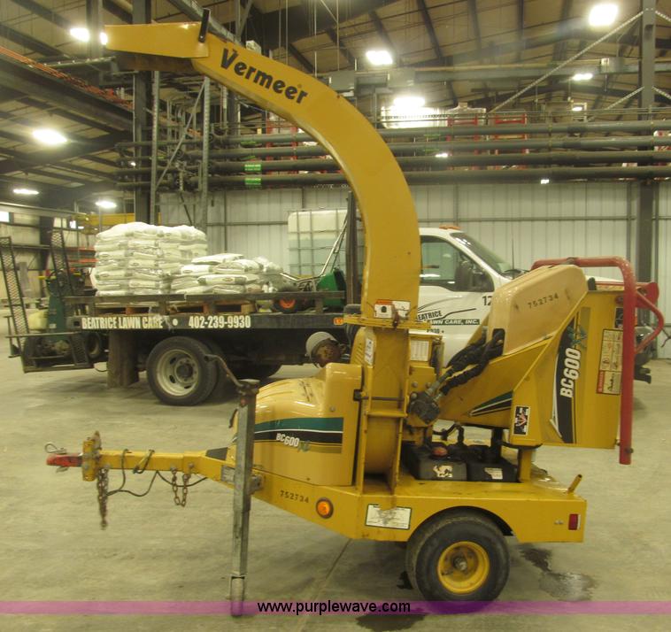 image for item B5471 2005 Vermeer 6" brush chipper