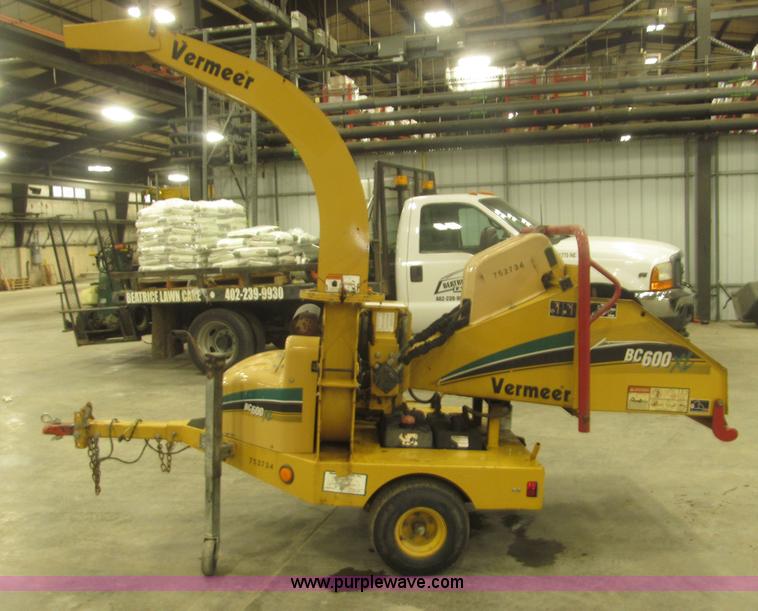 image for item B5471 2005 Vermeer 6" brush chipper
