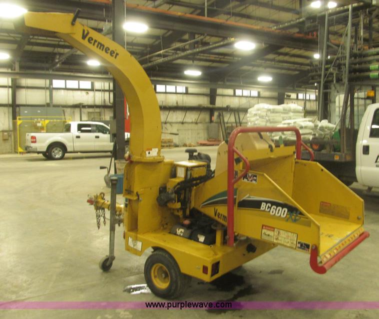 image for item B5471 2005 Vermeer 6" brush chipper