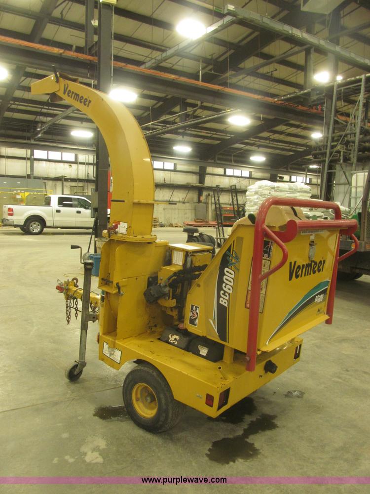 image for item B5471 2005 Vermeer 6" brush chipper