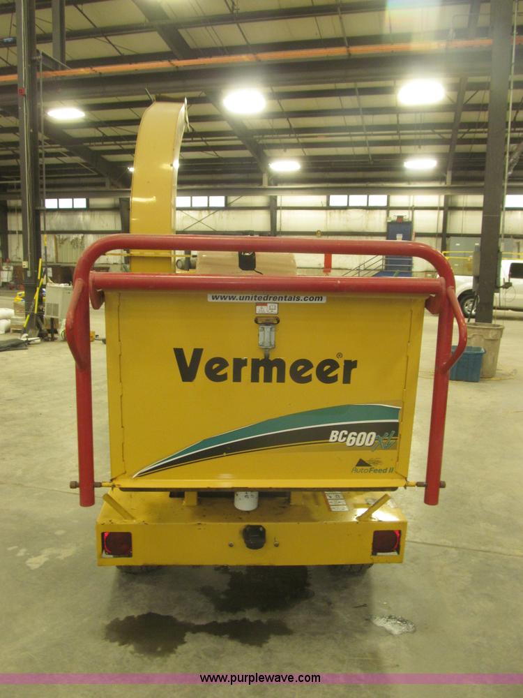 image for item B5471 2005 Vermeer 6" brush chipper