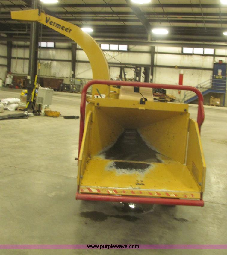 image for item B5471 2005 Vermeer 6" brush chipper