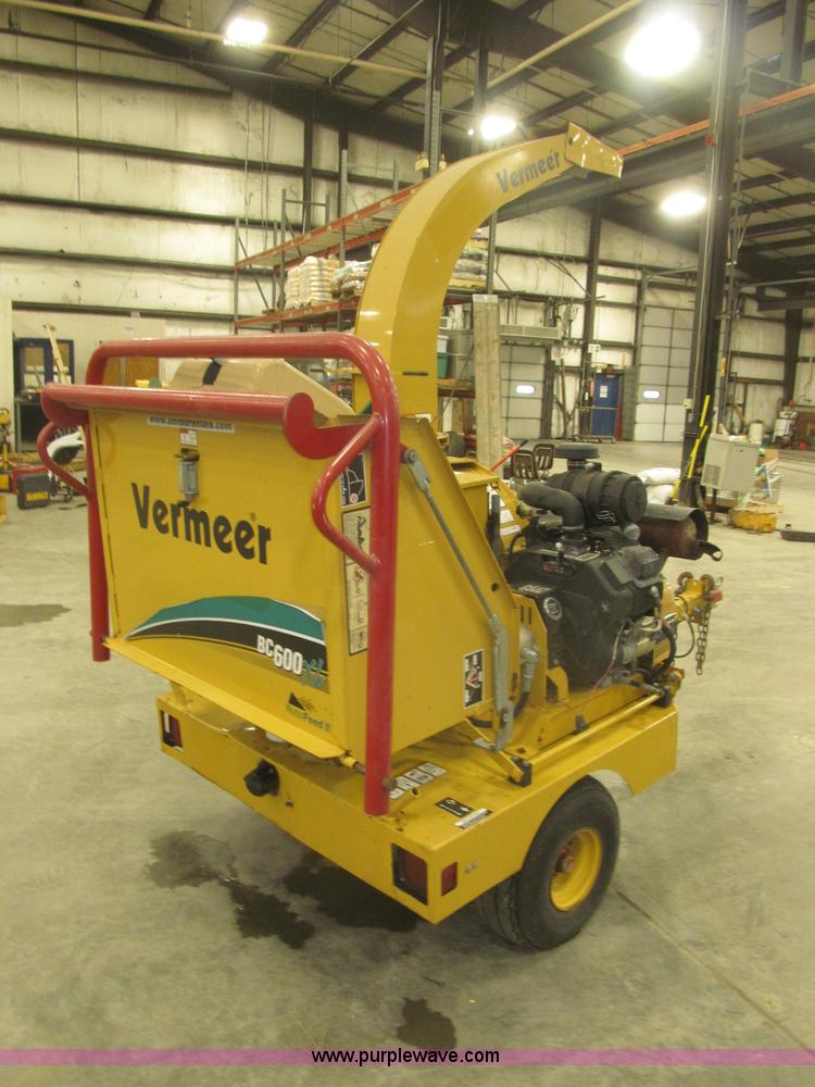 image for item B5471 2005 Vermeer 6" brush chipper