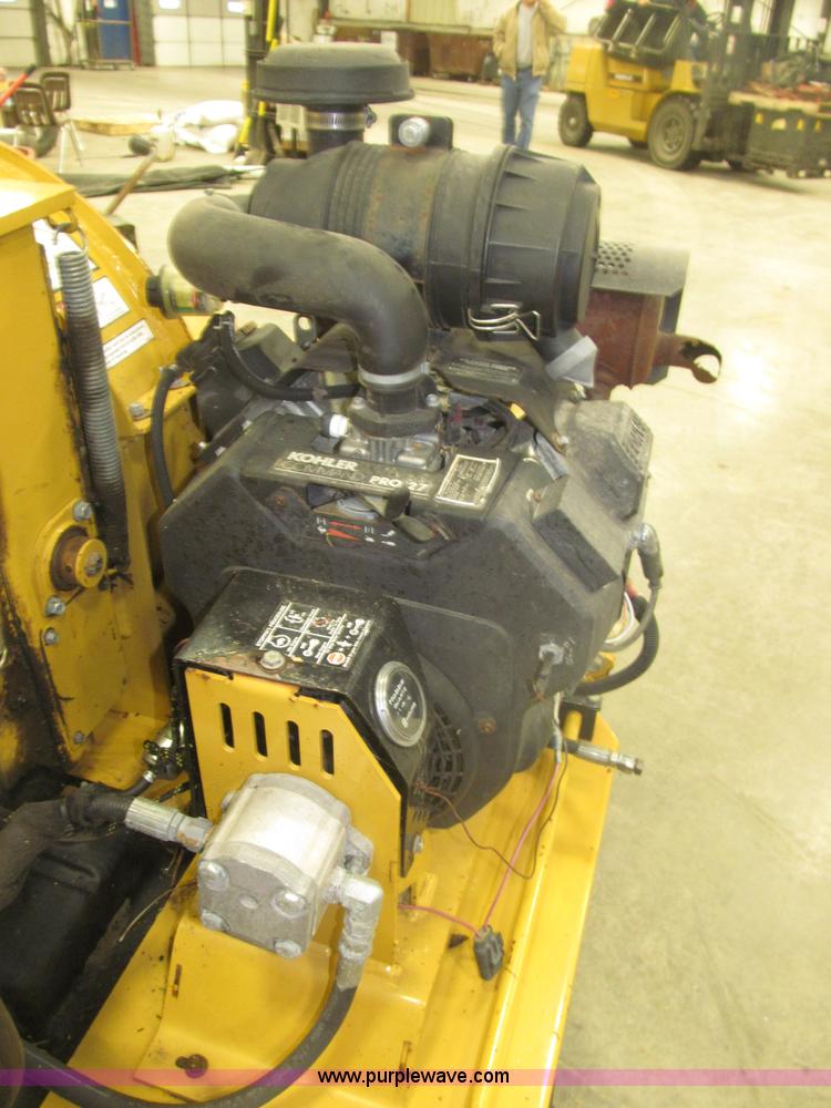 image for item B5471 2005 Vermeer 6" brush chipper