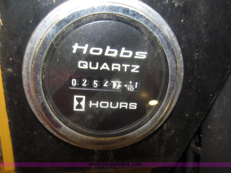 image for item B5471 2005 Vermeer 6" brush chipper