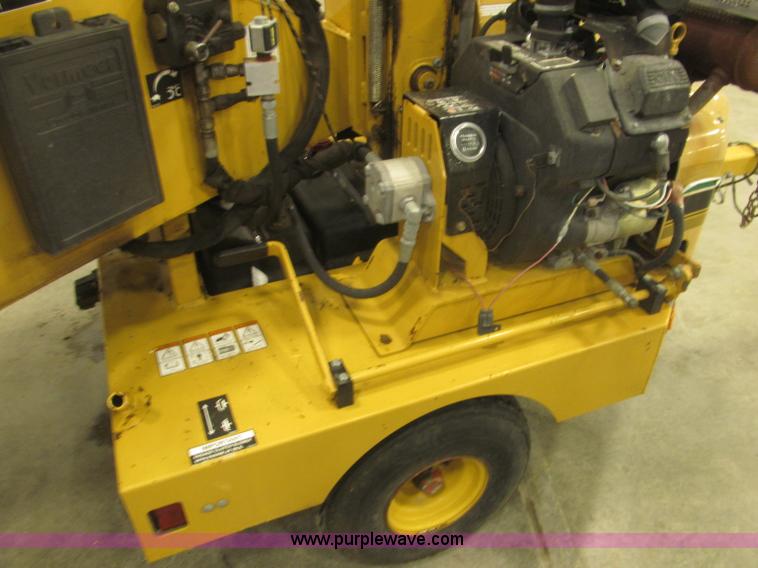 image for item B5471 2005 Vermeer 6" brush chipper
