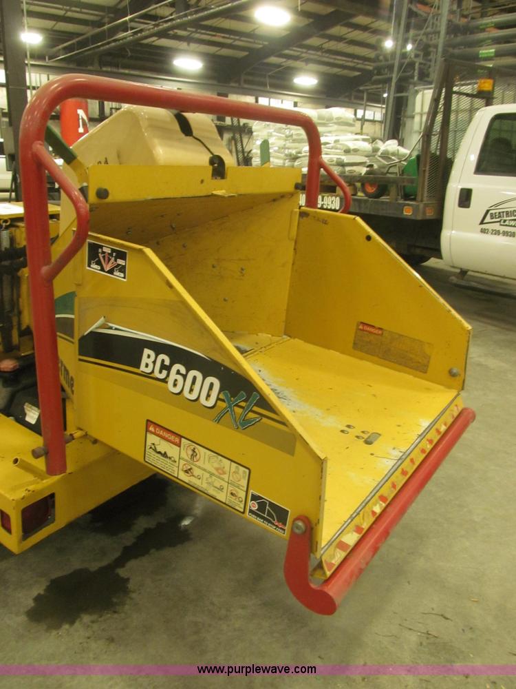 image for item B5471 2005 Vermeer 6" brush chipper
