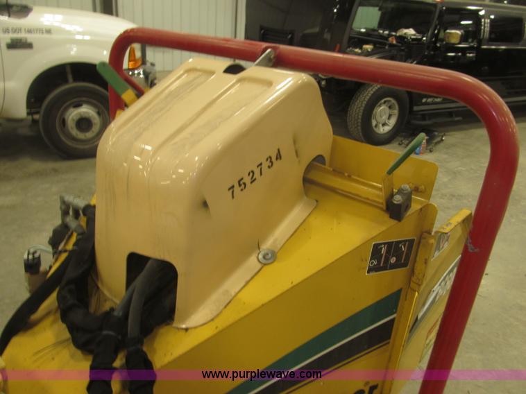 image for item B5471 2005 Vermeer 6" brush chipper