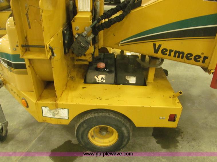 image for item B5471 2005 Vermeer 6" brush chipper
