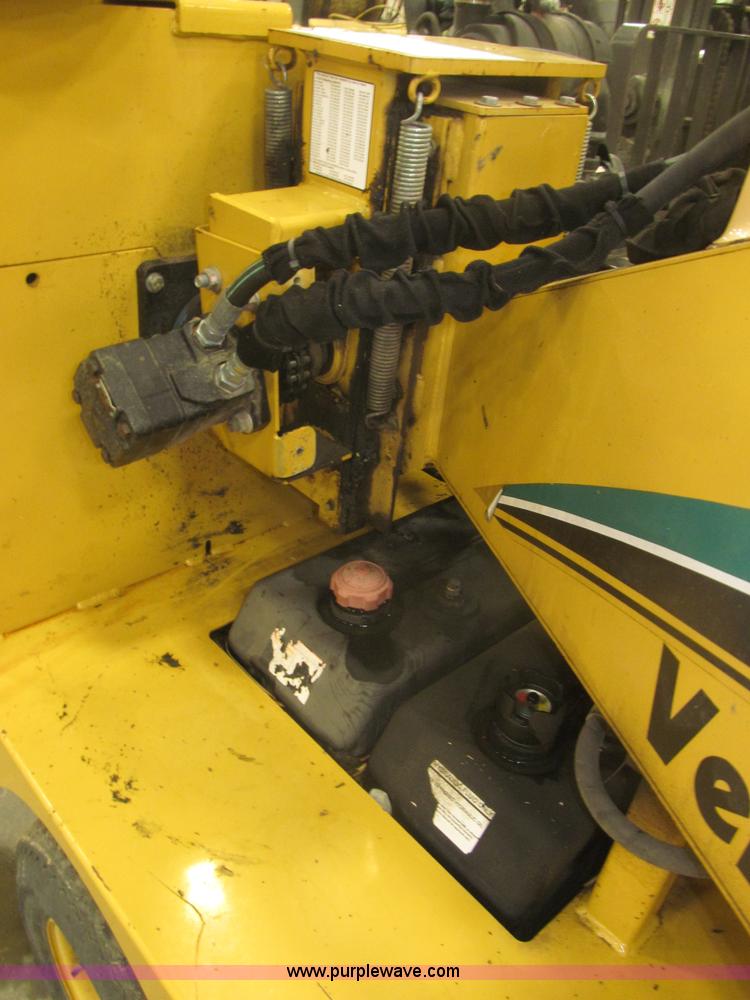 image for item B5471 2005 Vermeer 6" brush chipper