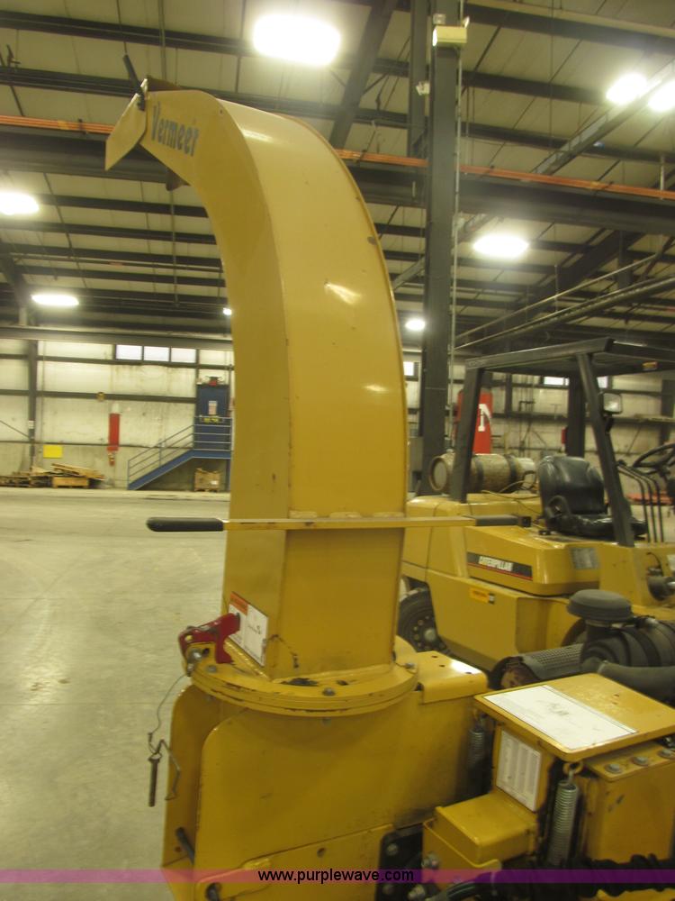 image for item B5471 2005 Vermeer 6" brush chipper