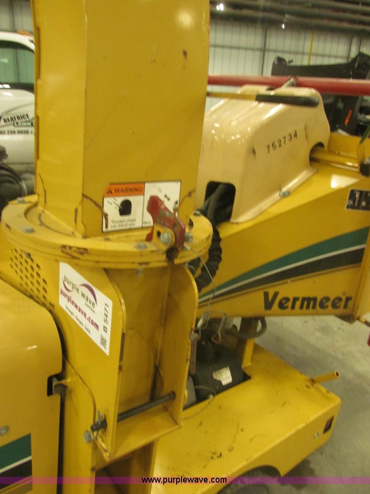 image for item B5471 2005 Vermeer 6" brush chipper