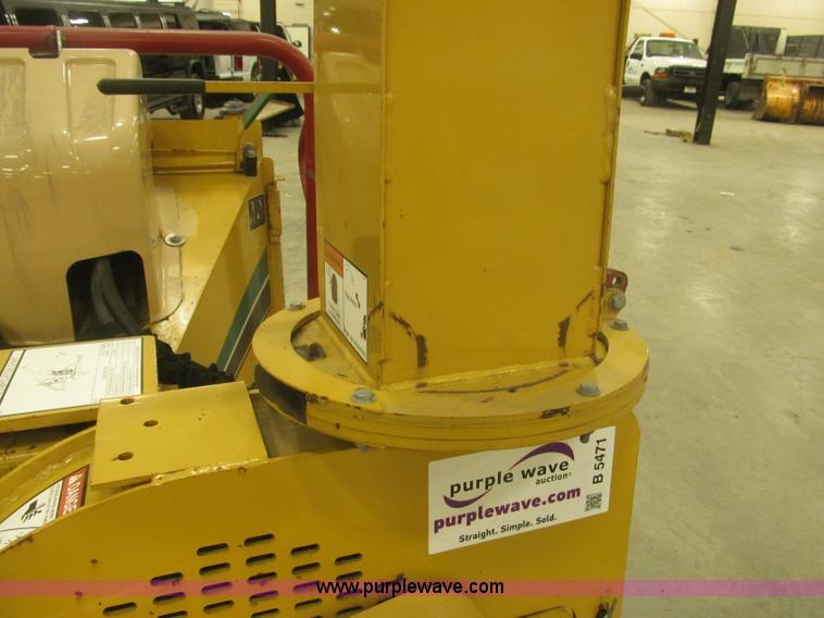image for item B5471 2005 Vermeer 6" brush chipper