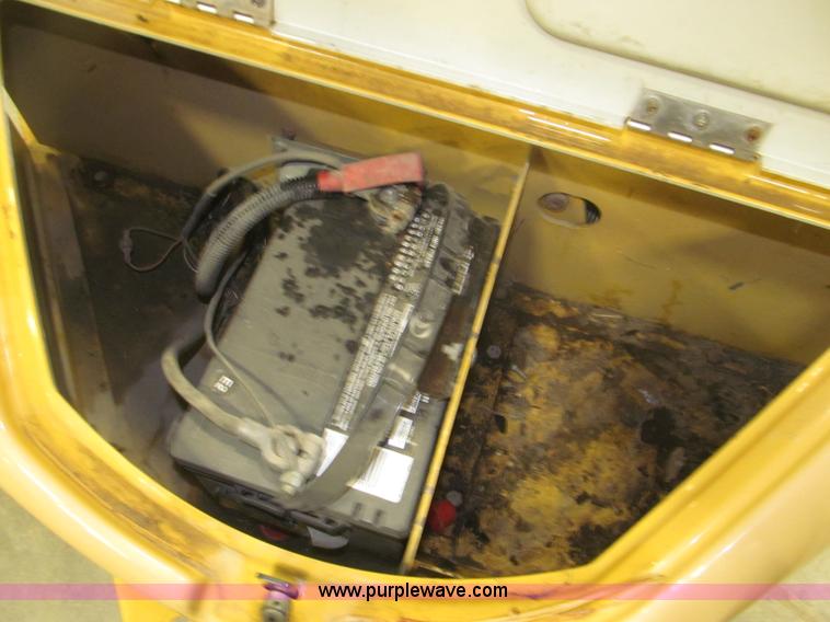 image for item B5471 2005 Vermeer 6" brush chipper